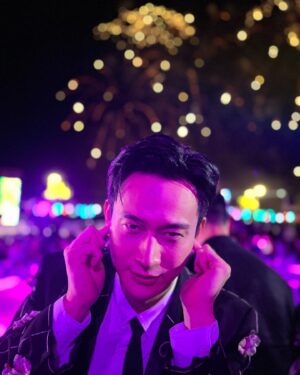 Kuan-Ting Liu Instagram - 海風很舒服，天氣溫暖一些，來到台南我就會很放鬆…
謝謝台北時裝週🥰

#TaipeiFashionWeek 
#TPEFW 
#AW23 
#FashionWeek 
#TPEFW_AW23 
#臺北時裝週 
#南鯤鯓代天府 
#敬藝
@justinxx_official