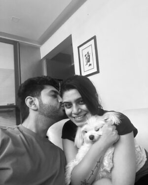 Kunal Jaisingh Instagram - Happy new year from us ✨♥️ 

They say a picture speaks a thousands words… definitely this one does and we are seizing it as we enter another fresh start! Another chance to get back up, restart, redetermine! Gratitude 🙏✨ 

#prosperousnewyear