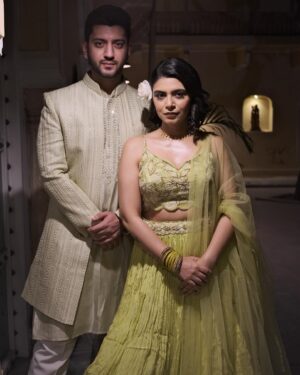 Kunal Jaisingh Instagram - Royalty in love exploring our own palace of dreams! 

Costume K&B :- @kalkifashion 
B’s H&M :- @makeup_bypashmeen 
Styled by :- @priyavajani 
📸:- @kapiltejwaniofficial

#sukar #couple #royal