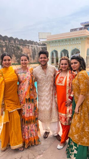 Kunal Jaisingh Instagram - हल्दी vibes top notch 💛💛💛

What a vibe 
@officialsurbhic @karanrsharma09 💜💜💜