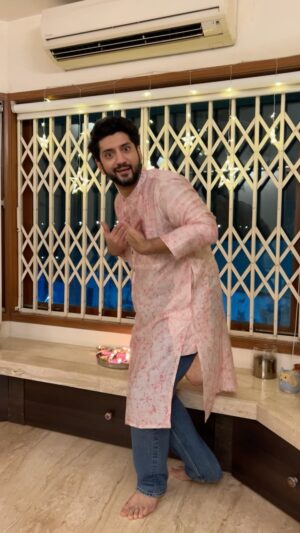 Kunal Jaisingh Instagram - Happy Diwali✨✨ 😃♥️ 

We wish you all a very happy, prosperous diwali, full of peace & laughter and may you all continue to be just like a WOW! 

#diwali #diwalivibes #diwalioutfit #sustainablefashion