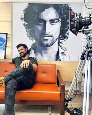 Kunal Kapoor Instagram - Take Two 🎬

#photomeinphoto 
#bts