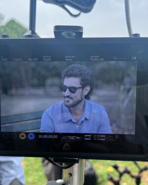 Kunal Kapoor Instagram - Monitoring and being monitored 📺
#shootdiaries