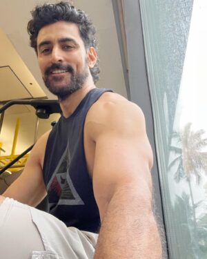 Kunal Kapoor Instagram - क़ानून से लम्बे हाथ