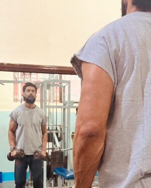 Kunal Kapoor Instagram - After almost thirty years I had a chance to go back and workout at my first gym, Rane maidan. It wasn’t like the fancy gyms we have today, it was more like an akhada. Very basic and raw. 

What got me to Rane maidan in the first place, was the fact that I was a super skinny kid, the kind that was always subjected to well-meaning but irritating comments like ‘Tum kuch khaate nahi kya’ When you think of body shaming, you mostly think about people that are considered overweight. Trust me, the underweight ones have it equally bad. I sometimes wore three t-shirts, just so that I wouldn’t look skinny. 

In the apartment block I lived in, there was an older kid that we all looked upto, Greg. Like me, he was super skinny, but over two summers Greg had transformed into a beast, sweating it out at Rane maidan. Remember the famous Bullworker ad? So on my 16th birthday I joined Greg at the gym ready to get rid of my three t shirts. 

Initially, it was all about wanting to look better, but over the years it transformed into something far deeper. My journey into fitness and wellness began, and it gradually evolved into my greatest passion. Now, thirty years later, it remains an integral part of my life. 
#fitnessjourney
