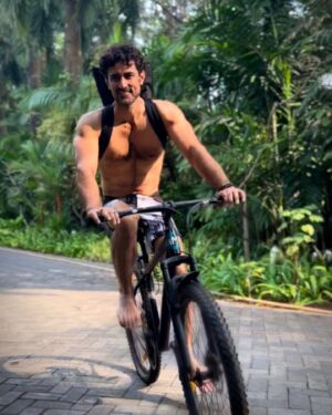 Kunal Kapoor Instagram - Wanna ride?