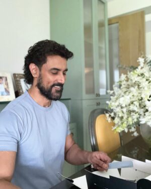 Kunal Kapoor Instagram - What’s a birthday without a cake.. or two.. or three.. or four 🙃🎂
Thank you for all the love and wonderful wishes ❤️🤗