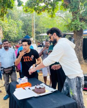 Kunal Kapoor Instagram - What’s a birthday without a cake.. or two.. or three.. or four 🙃🎂
Thank you for all the love and wonderful wishes ❤️🤗