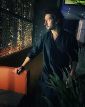 Kunal Karan Kapoor Instagram - Let there be light! 🪔

Outfit: @abhishti 
Shoes: @zara 
Styled by: @he3nz