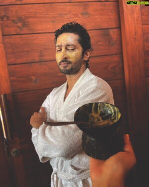 Kunal Karan Kapoor Instagram - Lost in the rhythm of the waves and the whispers of palm trees, I found my own slice of paradise at Cabo Serai in South Goa. 

Enveloped in a cocoon of tranquility in the absence of urban clamour, this eco resort seamlessly blends luxury with sustainable travel. The gentle rustle of leaves and distant waves lend a serene backdrop and the minimalist design create a zen haven. The staff, graciously fulfilling all our indulgences, going above and beyond and truly making our stay memorable. Their warm and friendly demeanour made us feel not just like guests, but cherished members of a temporary community of Cabo Serai. A community that lives well and eats scrumptiously organic, locally sourced cuisine. 
Thank you @caboserai for being the perfect escape from the daily grind. Here, amidst the golden sands and azure waters, every moment feels like a chapter from a novel waiting to unfold. Thank you for a night sky full of stars. 

.
.
.
.
.

#CaboSeraiEscapes #GoaGetaway #caboserai #caboderama #canacona #beachsideretreat #beachresort #southgoa #goa #incrediblegoa #ecoluxury #luxury #ecofriendly #ecoresort #roomwithaview #seaviewresort #goabeaches #goabeachresort #vacation #getaway #weekend #beach #cottage #cliff #hill #seaview