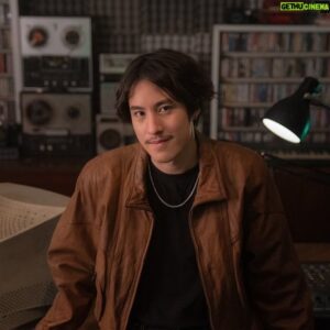 Kunchanuj Kengkarnka Instagram - ขอบคุณ @getmorefilm @netflixth 
มากๆครับที่ให้โอกาสได้ร้องเพลงนี้ในเรื่องนะครับ “Beyond the wall”