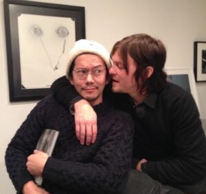 Kunichi Nomura Instagram - 今日から渋谷宮下Park内にあるギャラリー、SAI @sai_miyashita でノーマンリーダス @bigbaldhead の写真展「IN TRANSIT]が始まります。
　ドラマ『ウォーキングデッド」のダリル役でノーマンを知った人もきっと多いかと思いますが、僕が彼と出会った頃はノーマンは演技よりアートばかりを作っていました。だからぜひとも彼の写真を見てもらいたいです。世界各地で撮ってきた風景、それはダリルとは違う、本当のノーマンの心象風景が写っています。
今までに雑誌の撮影でモデルが見つからないときに、すぐにやってくれたり、自分が参加した映画のプレミアにも日程を合わせて帰国して正装して駆けつけてくれたり、ニューヨークにいる最も古くから知る友達の1人で素晴らしい人なんですよ。宮下パークでゴロゴロしようなんて思っている人、ぜひ！