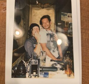 Kunichi Nomura Instagram - 今日から渋谷宮下Park内にあるギャラリー、SAI @sai_miyashita でノーマンリーダス @bigbaldhead の写真展「IN TRANSIT]が始まります。
　ドラマ『ウォーキングデッド」のダリル役でノーマンを知った人もきっと多いかと思いますが、僕が彼と出会った頃はノーマンは演技よりアートばかりを作っていました。だからぜひとも彼の写真を見てもらいたいです。世界各地で撮ってきた風景、それはダリルとは違う、本当のノーマンの心象風景が写っています。
今までに雑誌の撮影でモデルが見つからないときに、すぐにやってくれたり、自分が参加した映画のプレミアにも日程を合わせて帰国して正装して駆けつけてくれたり、ニューヨークにいる最も古くから知る友達の1人で素晴らしい人なんですよ。宮下パークでゴロゴロしようなんて思っている人、ぜひ！