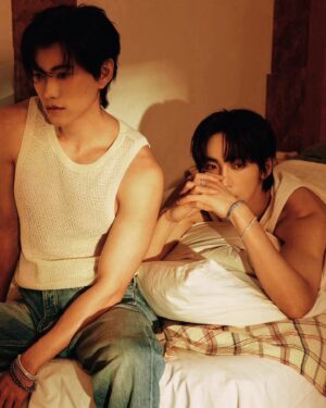 Kurt Huang Instagram - 雜誌發刊，終於可以發照片了

在什麼事情都講求高速完成的世代中，我可能更傾向放慢腳步慢慢來

喜歡的話慢慢說，喜歡的事慢慢分享

這是幾張正片，和一些側拍
希望你們都喜歡

謝謝費加羅雜誌 🍑