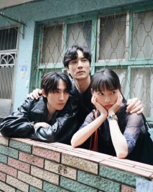 Kurt Huang Instagram - 小時候你們把我帶回家

長大了
換我帶你們回家