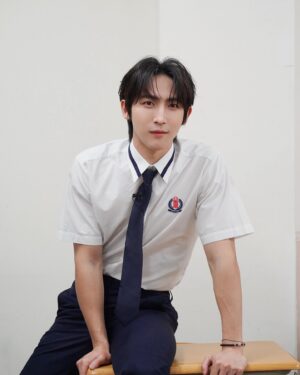 Kurt Huang Instagram - 大家好，好久不見！
最近在上學🎒