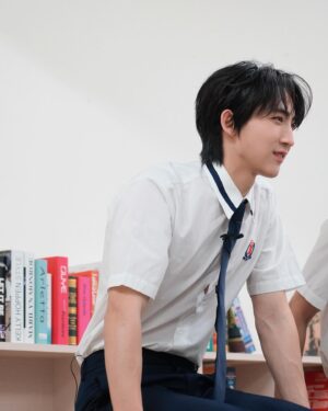 Kurt Huang Instagram - 大家好，好久不見！
最近在上學🎒