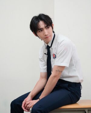 Kurt Huang Instagram - 大家好，好久不見！
最近在上學🎒