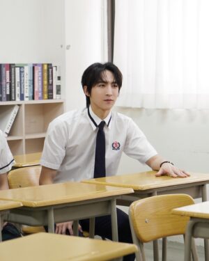 Kurt Huang Instagram - 大家好，好久不見！
最近在上學🎒