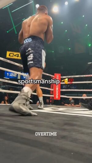 Kurt Scoby Instagram - Kurt Scooby showing love to Daniel Lim after his first round KO last night 🙏💪 @channel2scoob @dan2x_lei