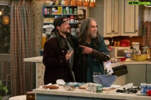 Kurtwood Smith Instagram - Shout out to the phenomenal guest stars of That 90’s Show Season 2, Part 2. Thanks for hanging out with us! #carmenelectra #lisaloeb #wayneknight #sethgreen #willforte #kadeemhardison #jasonmewes #kevinsmith #tommychong #mattrife 🤩(casting by our own amazing @gfloodnyc)