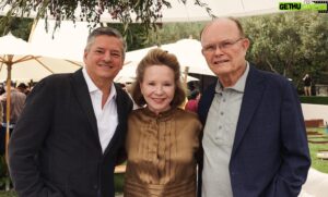 Kurtwood Smith Instagram - So here’s a game…how many funny people can you name in this photo? @debrajorupp and I had a great time seeing old friends and meeting new ones. #netflixisajokefest photos by Art Streiber @aspictures
