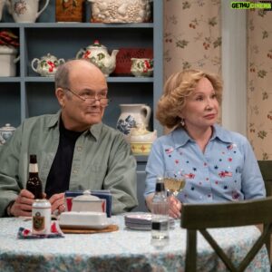 Kurtwood Smith Instagram - Same Red and Kitty. Different decade. #that90sshow #that70sshow #sneakpeek 😃