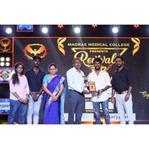 Kutty Gopi Instagram - Namba entri fees katti pona college ku nambaleye entertainmentku kupudum podhum adhula oru thani gethu sir all credit goes to my guru @kallorivinoth_official Anna🖤🎬🎤🎤