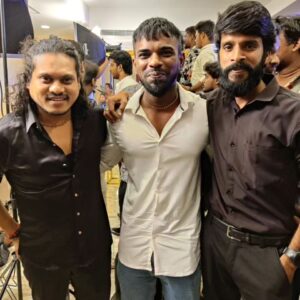 Kutty Gopi Instagram - Say something positive, and you’ll see something positive.Good Morning 🎬🖤.. after long time small get-together with my macha @vijaytvpugazh nd thambi @_jud0_93 🔥🎭