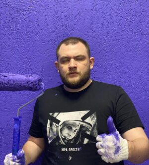 Kuzma Gridin Instagram - Последние дни практически ничего не снимаю. Решил немного сделать обнову в офисе. Конечно много косяков допустил при покраске, хоть и гайды смотрел и Антошка консультировал, но все таки сделал все своими руками (ещё помогал @maxontaxon ). Для первого раза я считаю, что норм. Скоро вас ждёт обновлённая картинка в подкасте и роликах