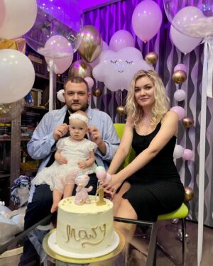 Kuzma Gridin Instagram - Марии вчера исполнился 1 год! Т.к @catherine_gridina выложила все удачные фотографии себе, я взял на себя ответственность выложить те фотографии, которые были помечены, как «нельзя выкладывать»