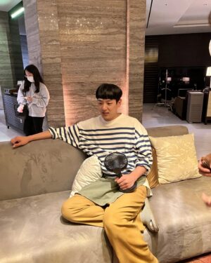 Kwak Si-yang Instagram - 멋부린 수철이
오늘도 함께 미남당 ❤️
수철이한테 엄청난 일이 생기는데...