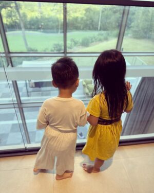 Kwon Da-hyun Instagram - 데뷔동기 친구와 같은곳 다니는 아이들❤️.
덕분에 좋은 사람들 좋은곳 좋은 추억 하나 플러스😘.

#서우네#조이네#이든이네