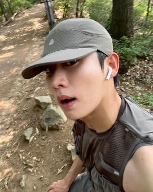 Kwon Hwa-woon Instagram - 나는 정글북 모글리 #트레일러닝
