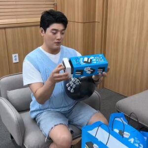 Kwon Hyuk-soo Instagram - #광고 #뚜레쥬르 #ㅋㅋㅋ아이스박스 #웃음충전
깜짝선물 너무 감사해용♡
시원하게 당충전되는 'ㅋㅋㅋ아이스박스' 덕에
간만에 ㅋㅋㅋ 웃고 행복했어요!!!
<케이크왕자 혁수가 인정하는 맛 : ㅋㅋㅋ아이스박스>
@touslesjours_kr