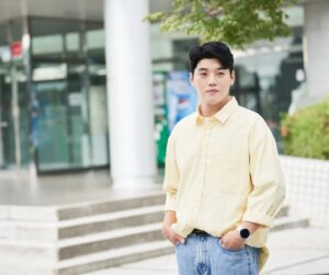 Kwon Hyuk-soo Instagram - 복학생 마지막화 라면서.
혁뚜왕자랑 현영공듀는 
그래서 어떻게 되는건가요?! 
같이 한번 지켜보자구여!
#복학생 
(셀카 하도 안찍어서 메이킹 예전사진을 슬쩍쿵)