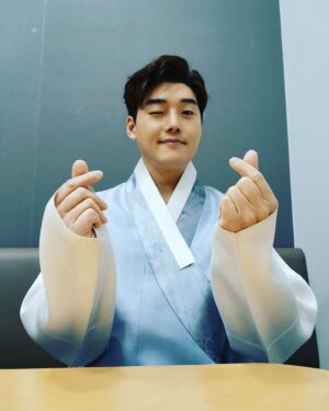 Kwon Hyuk-soo Instagram - #2023 #계묘년
#새해복많이받으세요
#건강 #안녕 #부자