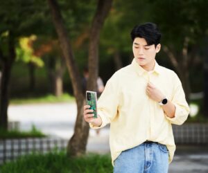 Kwon Hyuk-soo Instagram - 복학생 마지막화 라면서.
혁뚜왕자랑 현영공듀는 
그래서 어떻게 되는건가요?! 
같이 한번 지켜보자구여!
#복학생 
(셀카 하도 안찍어서 메이킹 예전사진을 슬쩍쿵)