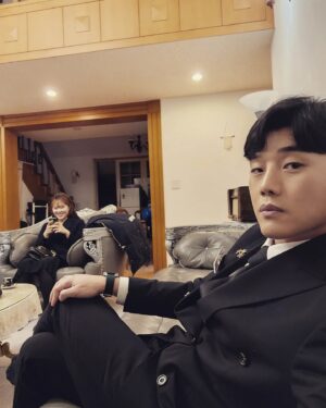 Kwon Hyuk-soo Instagram - 추우니 감기조심하세요.
특히 독감조심!
#SNL3 #독감조심 #강추위