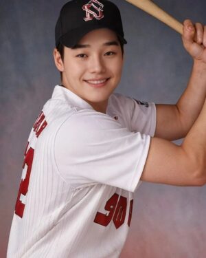 Kwon Hyuk-soo Instagram - Happy Korean Thanksgiving🦃
Hyuksoo from LA, 2005

#LA #thanksgiving #graduation