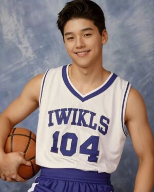 Kwon Hyuk-soo Instagram - Happy Korean Thanksgiving🦃
Hyuksoo from LA, 2005

#LA #thanksgiving #graduation