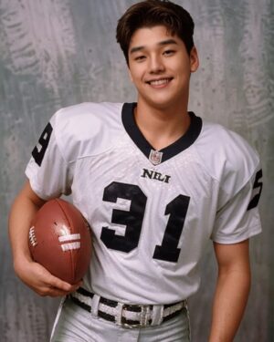 Kwon Hyuk-soo Instagram - Happy Korean Thanksgiving🦃
Hyuksoo from LA, 2005

#LA #thanksgiving #graduation