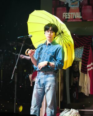Kwon Jeong-yeol Instagram - 이번 대작전은 센치너 덕분에 대성공으로 마무리했습니다.
쇼츠쇼츠 대작전의 마지막 날도 함께해 주셔서 너무 감사합니다! 

PS. 곧 또다시 만나요! 

#10CM #십센치 #권정열 #너랑밤새고싶어 #너밤싶 #LateNightWalk #쇼츠쇼츠대작전 #쇼츠쇼츠