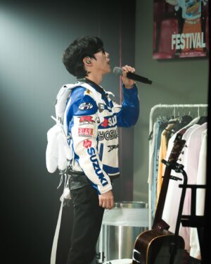 Kwon Jeong-yeol Instagram - 이번 대작전은 센치너 덕분에 대성공으로 마무리했습니다.
쇼츠쇼츠 대작전의 마지막 날도 함께해 주셔서 너무 감사합니다! 

PS. 곧 또다시 만나요! 

#10CM #십센치 #권정열 #너랑밤새고싶어 #너밤싶 #LateNightWalk #쇼츠쇼츠대작전 #쇼츠쇼츠