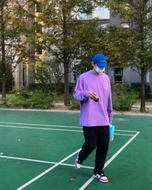 Kwon Soo-hyun Instagram - 아이스크림🍨사고 신나서 집 가는 길 
하루종일 #청춘기록 봐야징 

OtvN에서 12시5분 부터 1~8회 연속 방송 한대요!! 연휴 막바지 건강하게 집에서  청춘기록과 함께 👍🏻