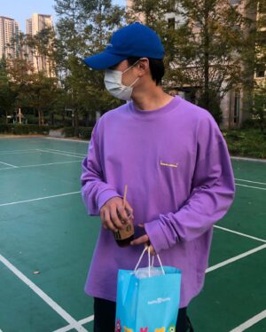 Kwon Soo-hyun Instagram - 아이스크림🍨사고 신나서 집 가는 길 
하루종일 #청춘기록 봐야징 

OtvN에서 12시5분 부터 1~8회 연속 방송 한대요!! 연휴 막바지 건강하게 집에서  청춘기록과 함께 👍🏻