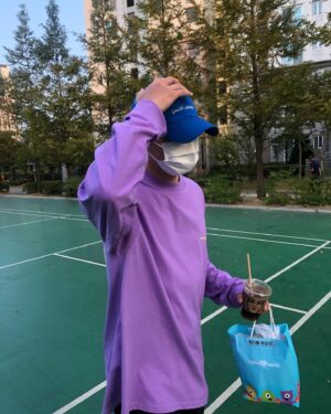 Kwon Soo-hyun Instagram - 아이스크림🍨사고 신나서 집 가는 길 
하루종일 #청춘기록 봐야징 

OtvN에서 12시5분 부터 1~8회 연속 방송 한대요!! 연휴 막바지 건강하게 집에서  청춘기록과 함께 👍🏻