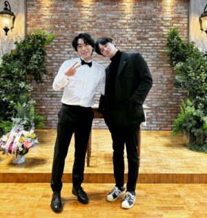 Kwon Soo-hyun Instagram - 잘살아 형아🎄 
너무너무 축하해😍

(결혼식 참 멀리서도 한다🥰ㅋㅋㅋ)