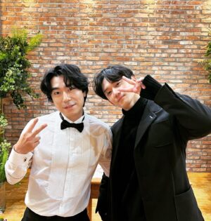 Kwon Soo-hyun Instagram - 잘살아 형아🎄 
너무너무 축하해😍

(결혼식 참 멀리서도 한다🥰ㅋㅋㅋ)