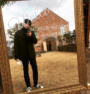 Kwon Soo-hyun Instagram - 잘살아 형아🎄 
너무너무 축하해😍

(결혼식 참 멀리서도 한다🥰ㅋㅋㅋ)